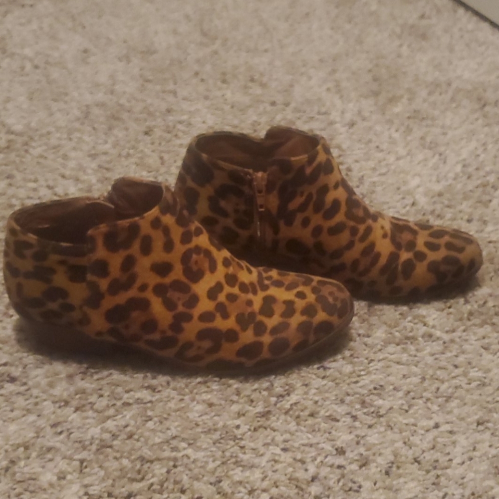Leopard suede abkle bootie